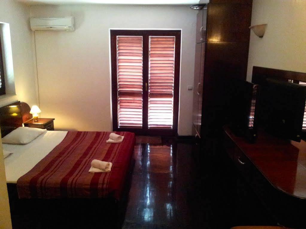 Villa Sara Guesthouse Свети-Стефан Экстерьер фото