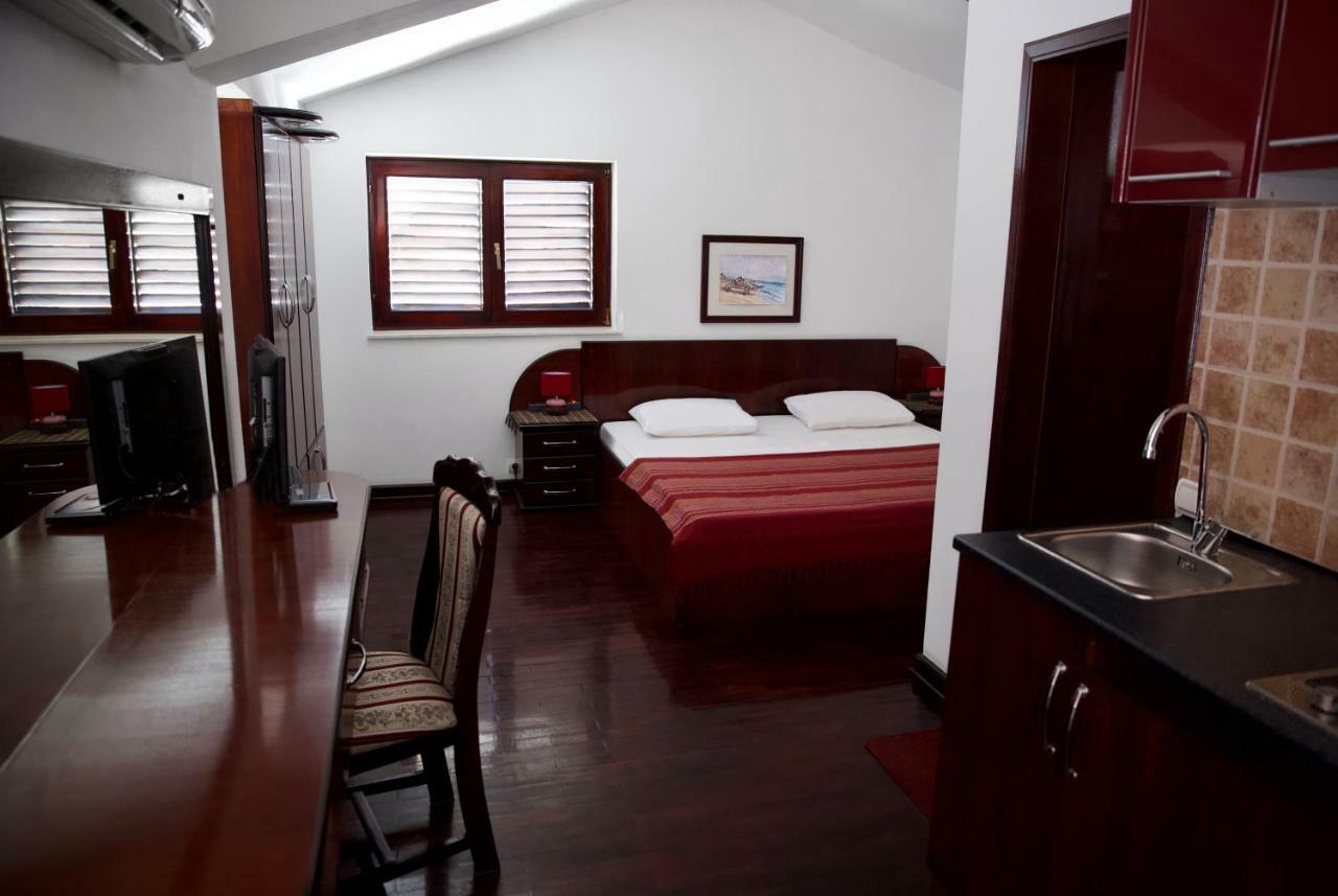 Villa Sara Guesthouse Свети-Стефан Экстерьер фото